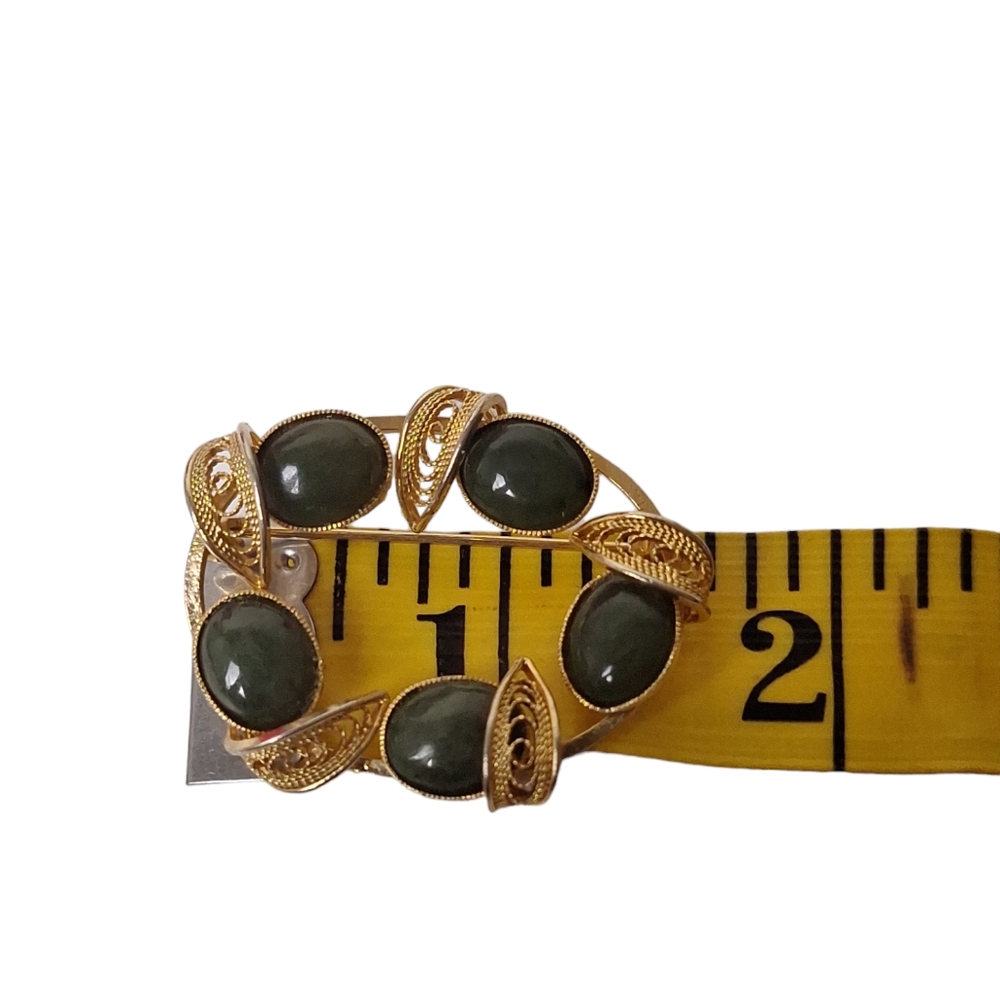 Vintage Gold Tone Green Jade  Filigree Oval Brooch Pin 1 1/2" - Picture 4 of 5